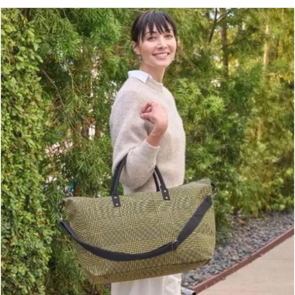 NWT lulu Dharma Green Plaid Frasier weekender - Picture 2 of 3
